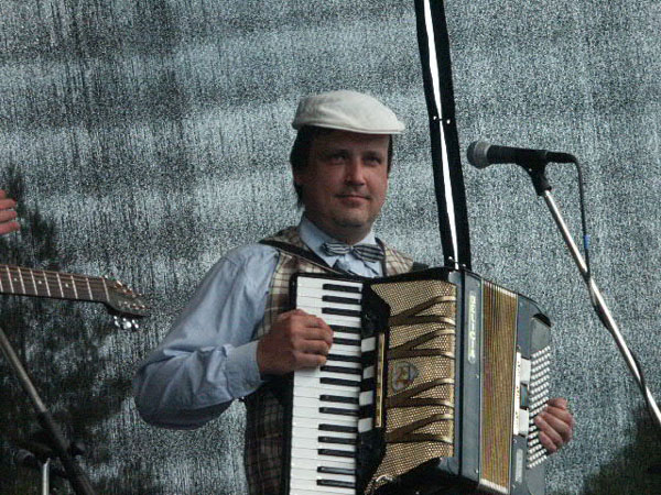 Karel - nebo na dv .......